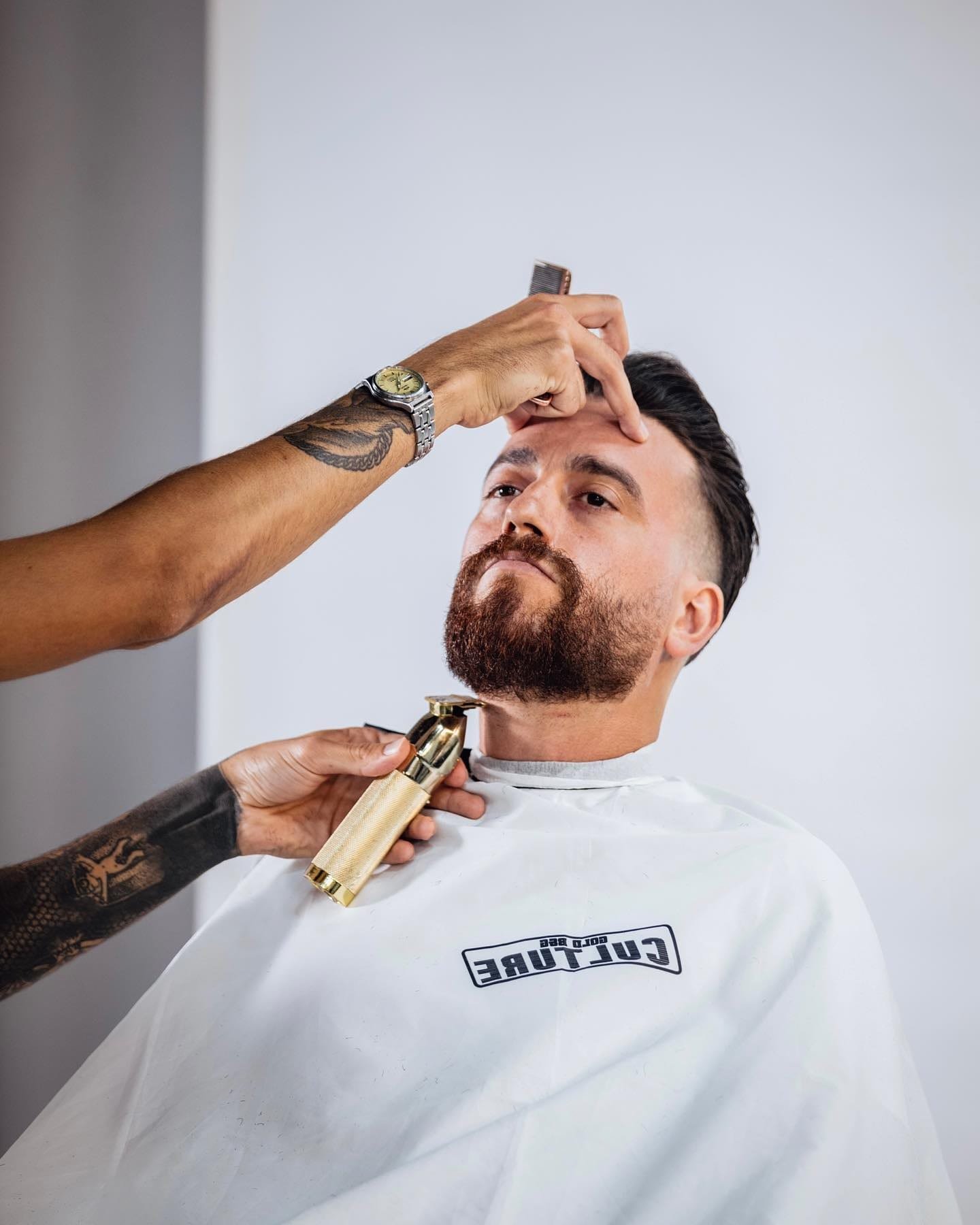 Estilo de barbería moderna Gold Culture