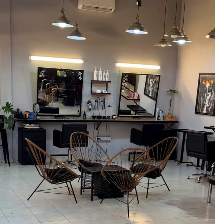 Zona de corte y atención del salón